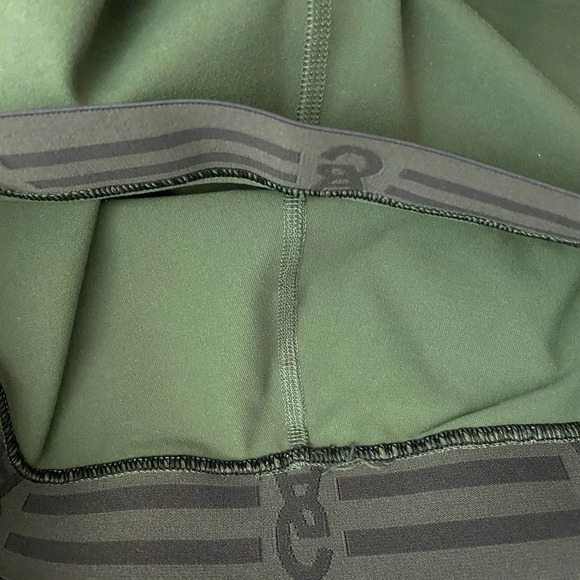 Good American Icon Capri Legging Olive - Picture 9 of 9